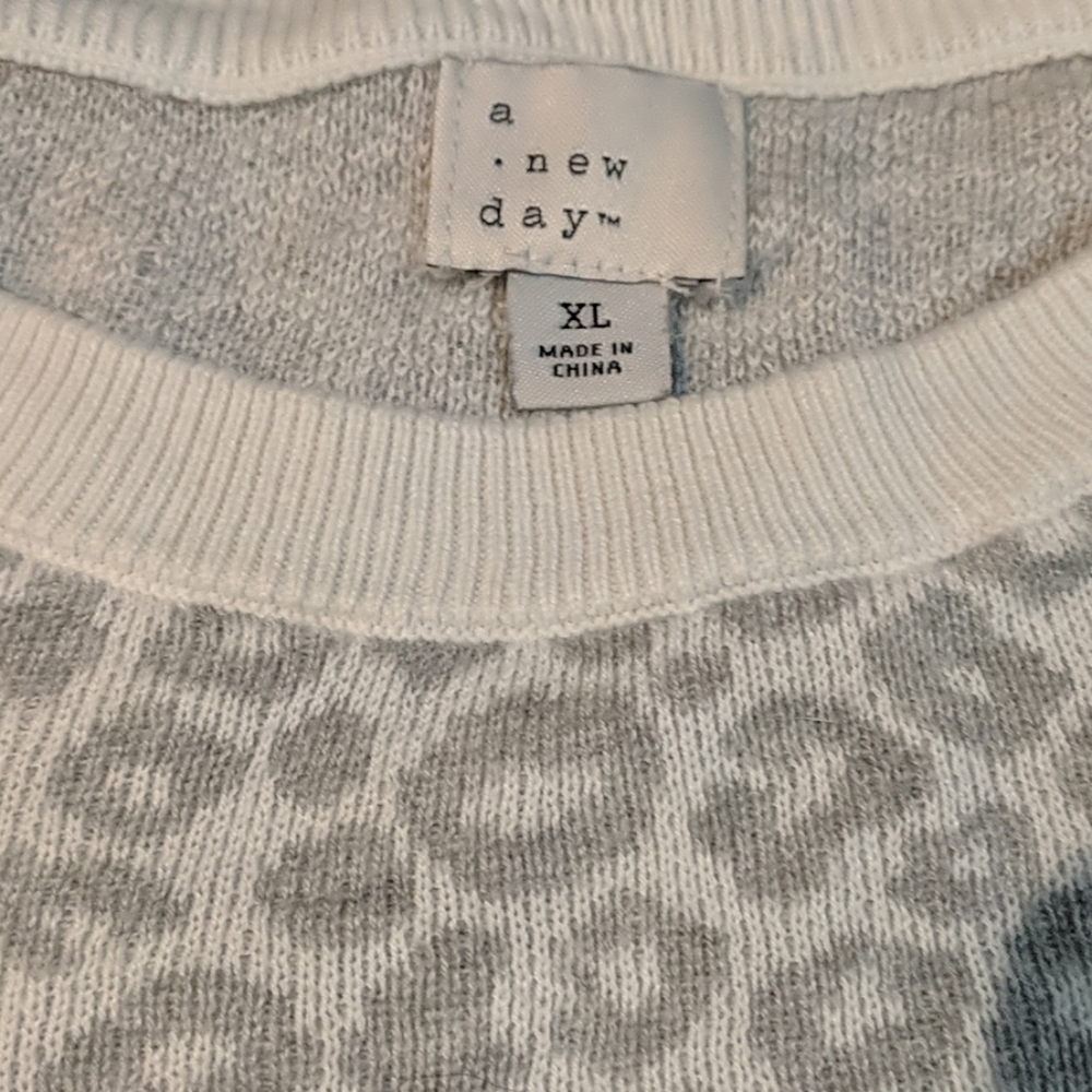 Sweater - Picture 2 of 2